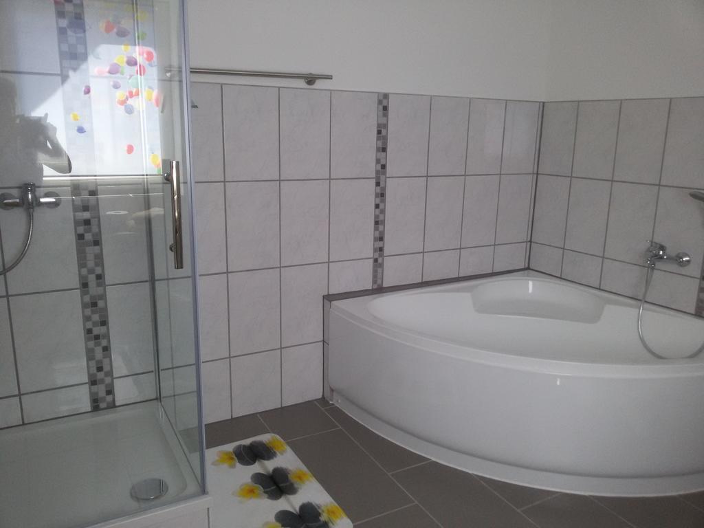 Gastehaus Nickolai Apartment Flomborn Luaran gambar